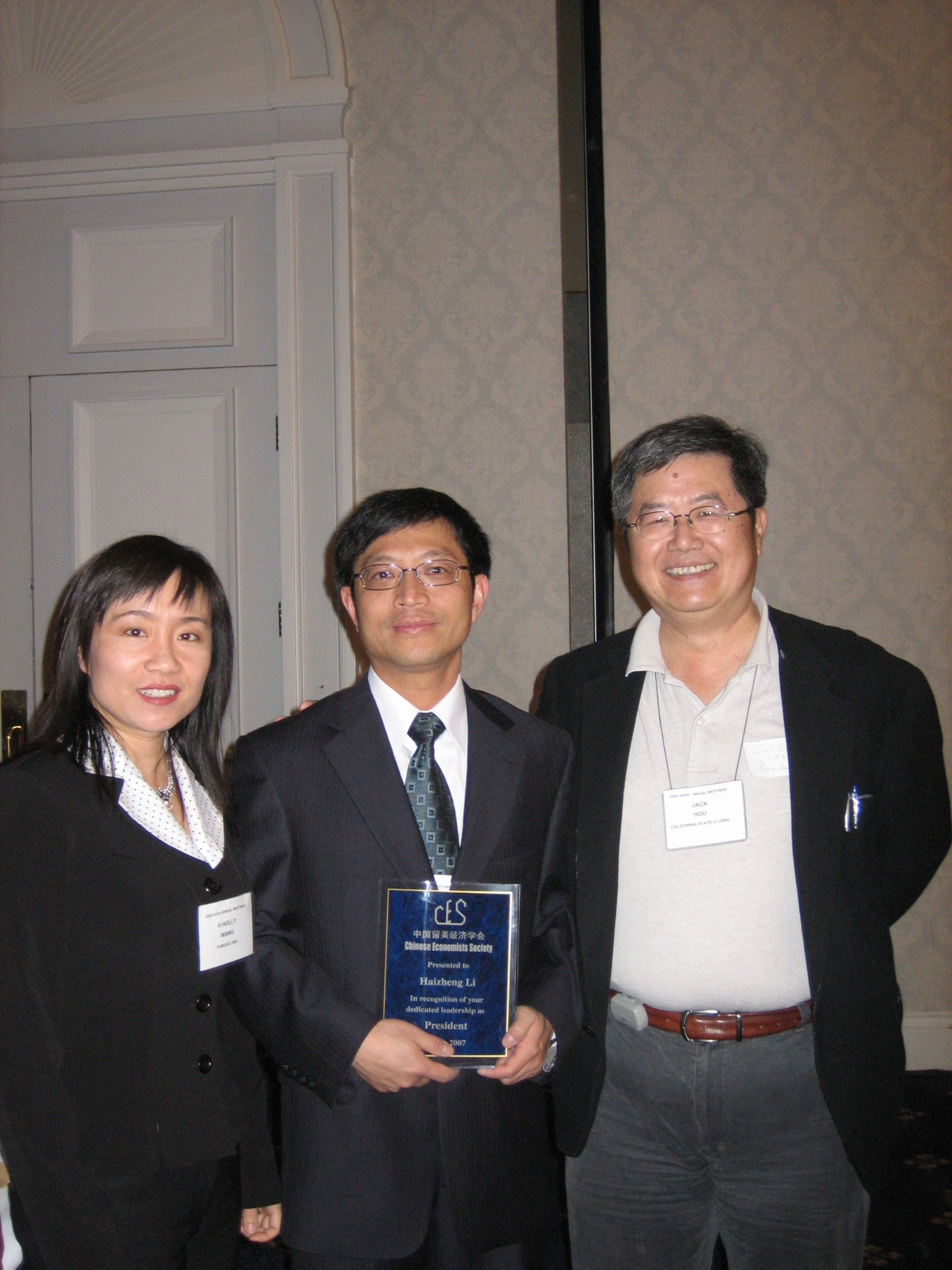 Professor Haizheng Li, CES Immediate past President, was appreciated for his contribution