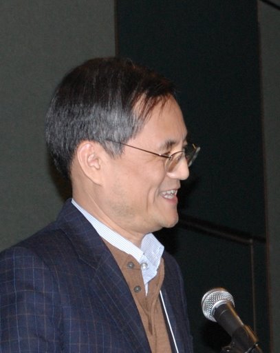 Dean Yingyi Qian introduces School of Economics and Business, Tsinghua University