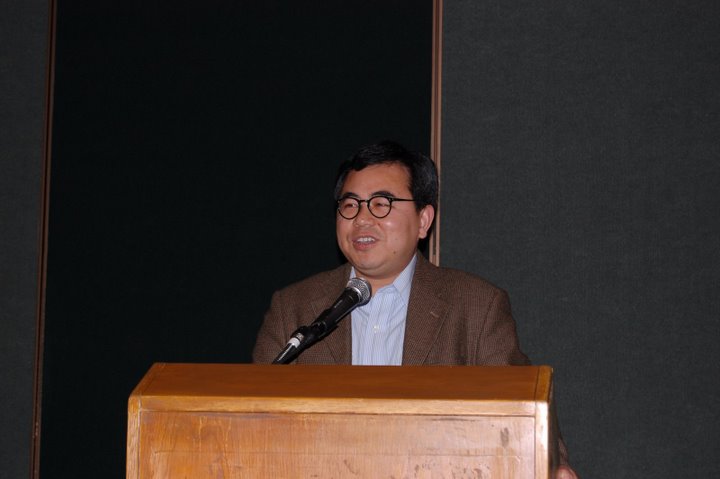 Professor Xiaozu Wang introduces School of Management, Fudan University